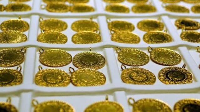Güne düşüşle başlayan altının gram fiyatı 422 liradan işlem görüyor