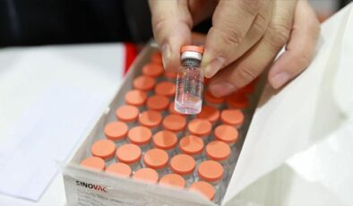 Mersinde sağlık çalışanları için getirilen koronavirüs aşıları…