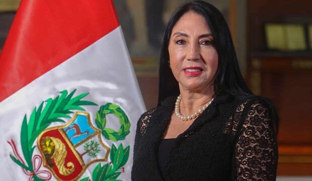 Perulu bakan, ulusal aşı programı başlamadan aşılandığı için istifa etti
