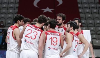 Türkiye A Milli Erkek Basketbol Takımı, FIBA 2022 Avrupa Şampiyonası elemelerinde Hırvatistan’ı 84-78 yendi
