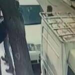 Ankara’da 2 kişinin yaralandığı bıçaklı kavga kamerada