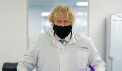 İngiltere yalanladı: Başbakan Johnson ‘Binlerce ceset üst üste yığılsa da başka karantina yok’ demedi