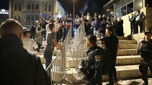 İsrail polisi geri adım attı, Şam Kapısı’ndaki barikatlar kaldırıldı
