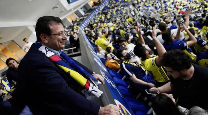 Fenerbahçe Beko  Euroleague Maçına Gelen Ekrem İmamoğlu’na Taraftar Sevgisini Gösterdi